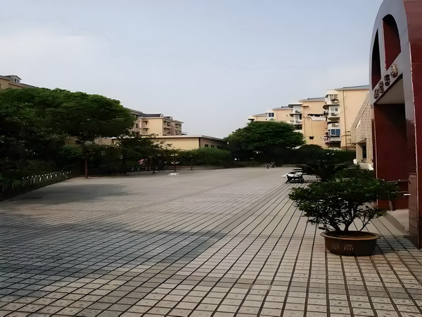 姜文硬着头皮上，爹味尚可接受